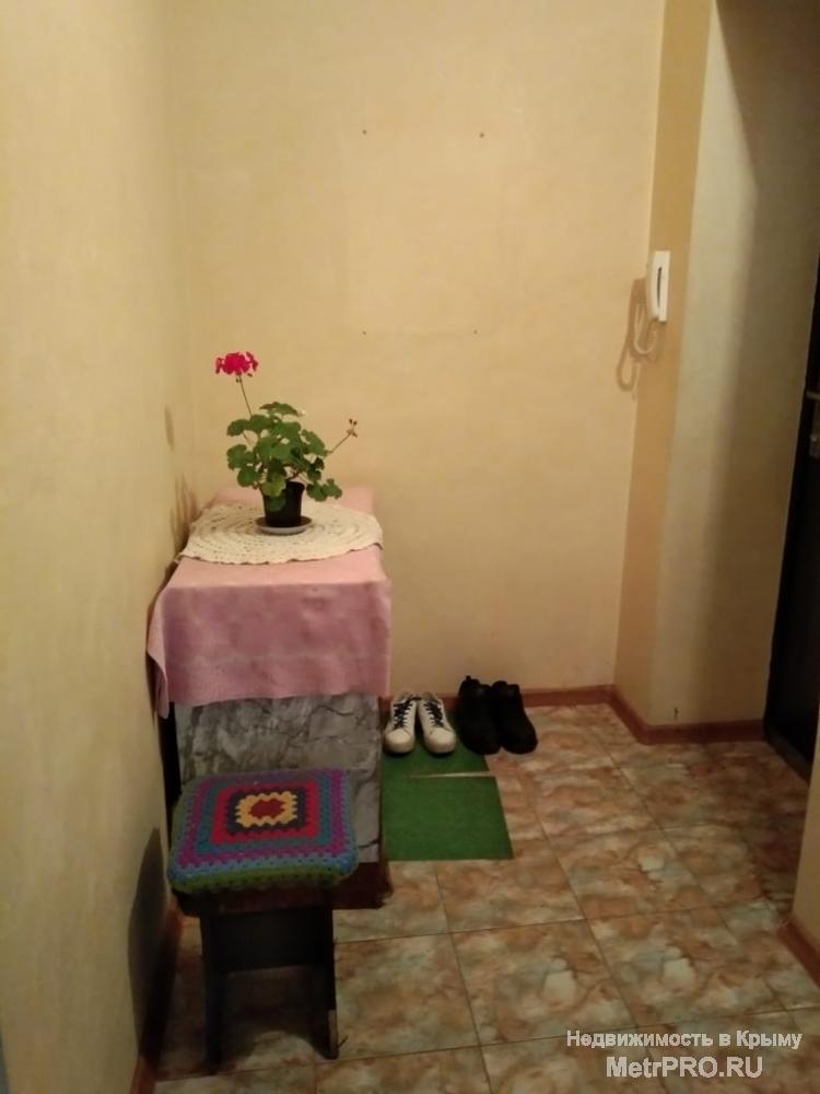 Собственник продает однокомнатную квартиру, площадью 36 /18/7 кв. м. + лоджия (на кухне) в г. Симферополе ул. Маршала... - 5