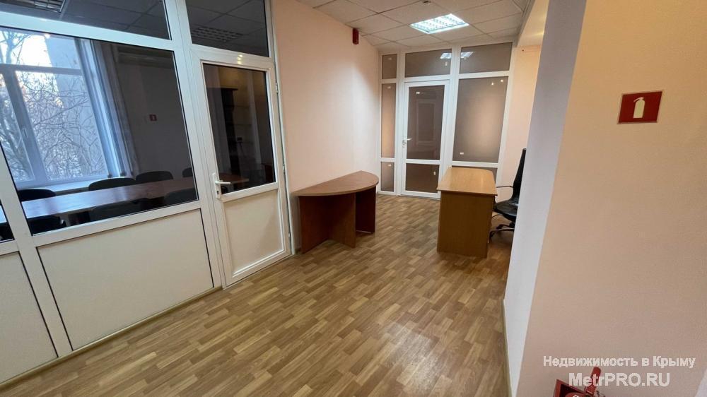 Сдается в аренду просторный офис площадью 40 кв.м. с евро-ремонтом, расположенный на 3-м этаже в 4-х этажном офисном... - 3