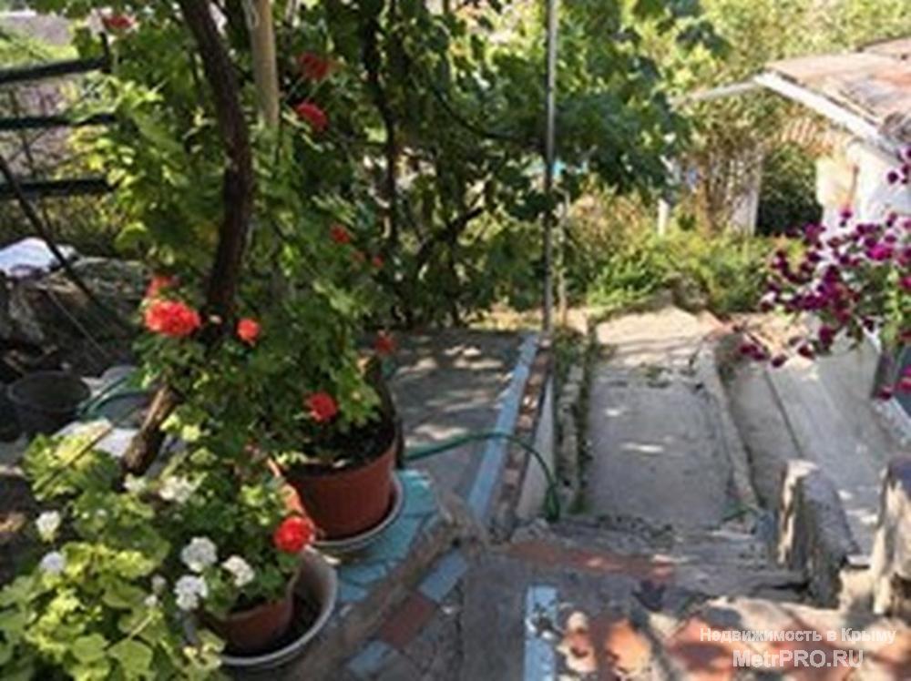 Продам в г. Бахчисарае дом-ч (1/2 часть) общей площадью 45,2 квадратных метров. В доме три комнаты, кухня. Во дворе... - 1
