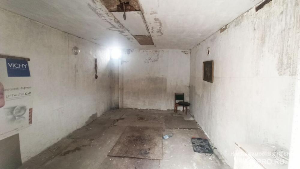 Гараж в три этажа, площадь каждого - 18 кв.м. Сложен из кирпича и бетона. Часть стены из Инкерманского камня. Попасть... - 1