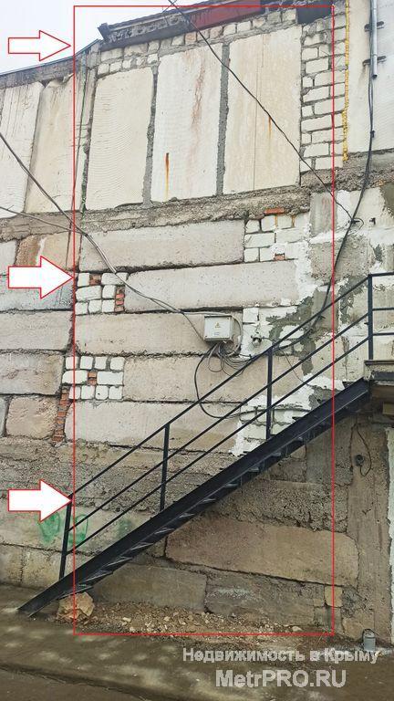 Гараж в три этажа, площадь каждого - 18 кв.м. Сложен из кирпича и бетона. Часть стены из Инкерманского камня. Попасть... - 3