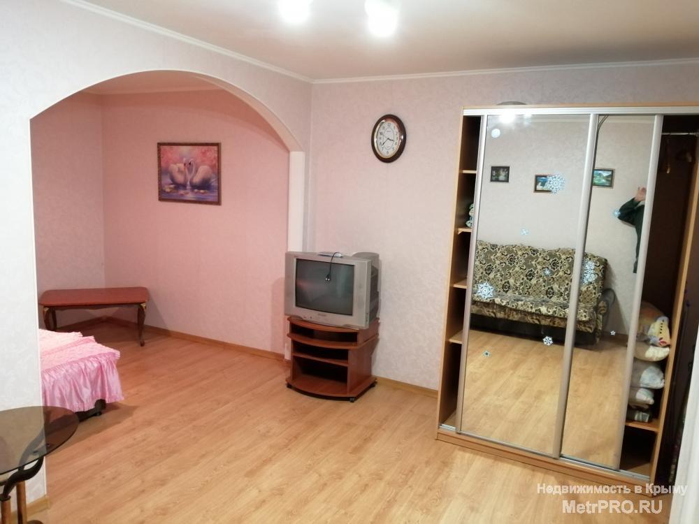 Аренда / 1-комнатные, ЯЛТА, Боткинская улица, 1 500 р. Ялта, ул. Боткинская. До Набережной 100 метров. Аккуратная 1 к. квартира люкс 36 кв.м. на семью 4 человека,... - 6