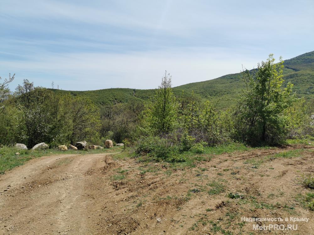 Республика Крым, г Алушта,  пос. Розовый, ул Ароматная.    В окружение леса, продается видовой земельный 11,87 соток...