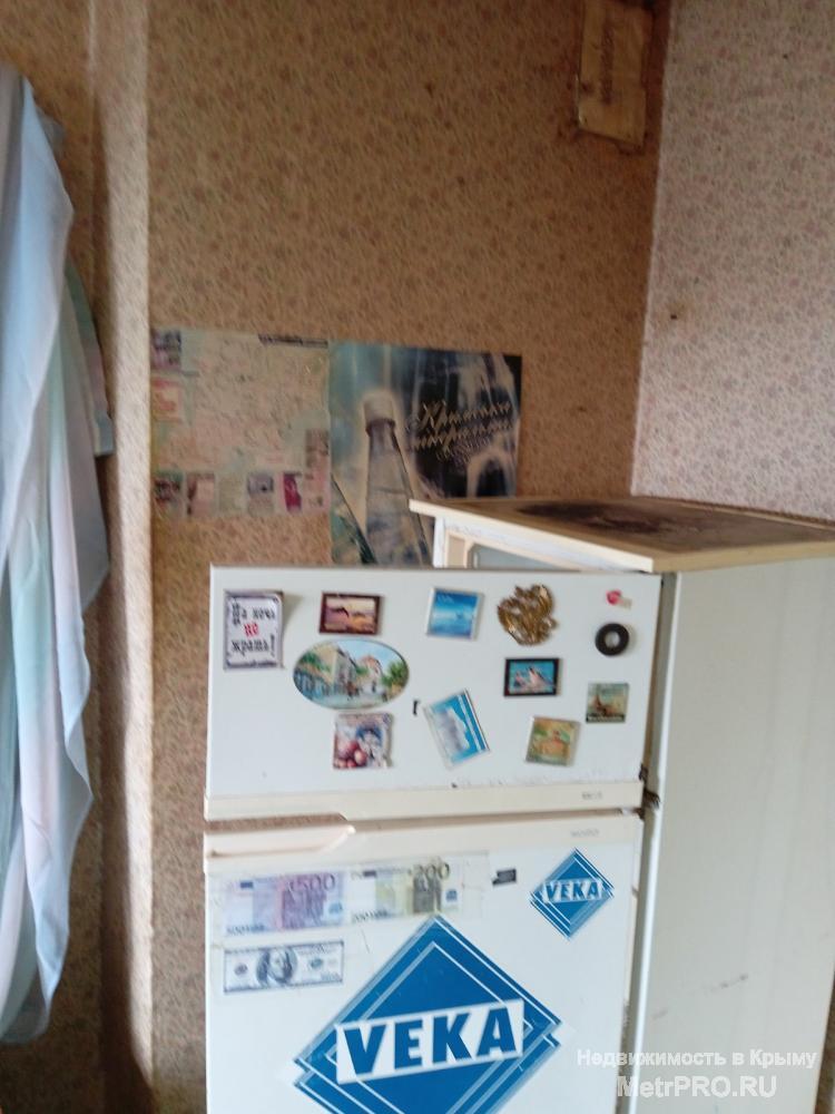 Продаётся комната в коммунальной квартире. Адрес: Евпатория, ул. Сытникова, 8, 5 этаж 5-ти этажного дома. Хорошие... - 2