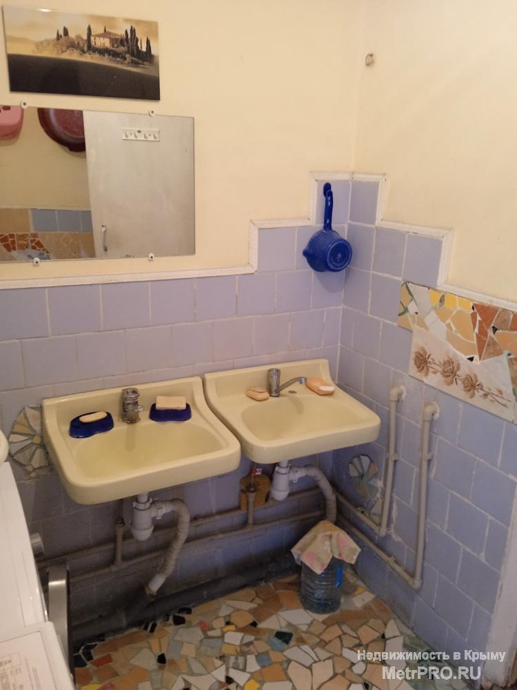 Продаётся комната в коммунальной квартире. Адрес: Евпатория, ул. Сытникова, 8, 5 этаж 5-ти этажного дома. Хорошие... - 7