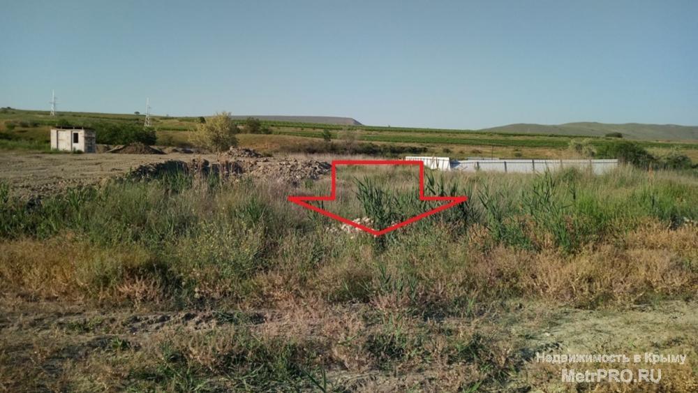 В пгт. Коктебель расположенном на берегу Черного моря, выставлен на продажу земельный участок площадью 8 соток,...