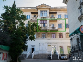 Продается большая 3-комнатная сталинка в центре Севастополя на...