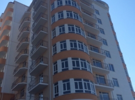 Трехкомнатная в сданном доме возле моря в б.Стрелецкая. Автономное...