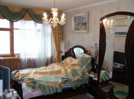 Квартира улучшенной планировки. Комнаты раздельные. В квартире: три...