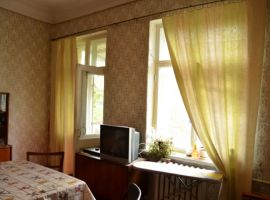 Трехкомнатная квартира в доме Сталинской постройки в центре...