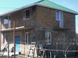 Продам 2-х этажный дом,находиться на участке 6 соток в 3 км. от...