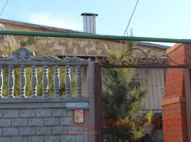 Продается 1/2 дома в районе улицы Будённого. 2 комнаты и пристройка...