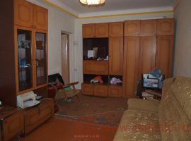 Продается 1-комнатная квартира, 1 этаж 5-этажного дома, высокий...