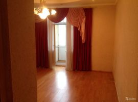 Продаётся трёхкомнатная сталинка, 2/3 этаж, центр. Двухсторонняя,...