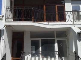 2-к квартира 65.7 м на 1 этаже 2-этажного кирпичного дома
в...