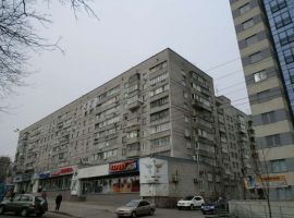 Продам свою квартиру в самом центре города, возле речки и парка...