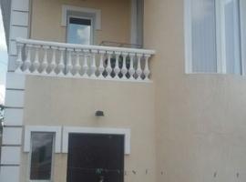 Продам дом 2 этажа,очень аккуратный,чистый,с евро ремонтом.1 этаж...