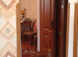 Крым, Симферополь, Володарского. 1-этажный дом , 4 комнаты, 68...