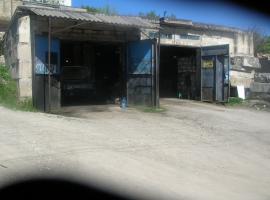 Продается комплекс гаражей под СТО или автопарк из 4-5 машин....