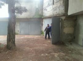 родам 2 смежных угловых капитальных гаража в Севастополе в ГК...