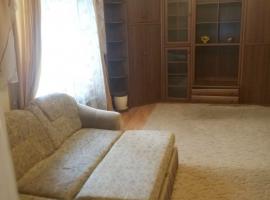 Республика Крым, Симферополь, пл. Советская, 2-комнатную квартиру,...
