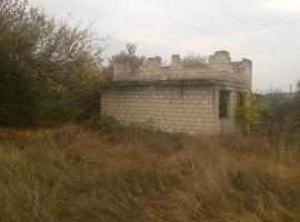 Продам участок с недостроенным 2-х этажным домиком (7 на 6). Свет-...