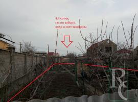Земельный участок площадью 4,4 сотки расположен в СТ Дорожник....