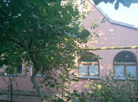 Продам 2-х этажный просторный дом с мебелью в п. Фрунзе Крым,...