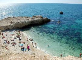 Продаётся дача у моря с жилым домиком в микрорайоне бухта Казачья....