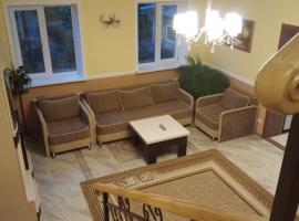 ается длительно дом, 2этажа.
Первый этаж:кухня-гостиная 30кв.м и...