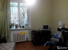 Продаю 3 комнатную квартиру в центре. Этаж 1/3. Комнаты...