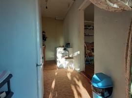 Продаю дачу 4.5 сотки земли с жилым домиком кухня+комната и...