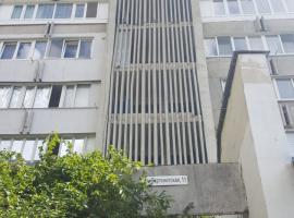 Код объекта 11430501.

Продаётся трёхкомнатная квартира...